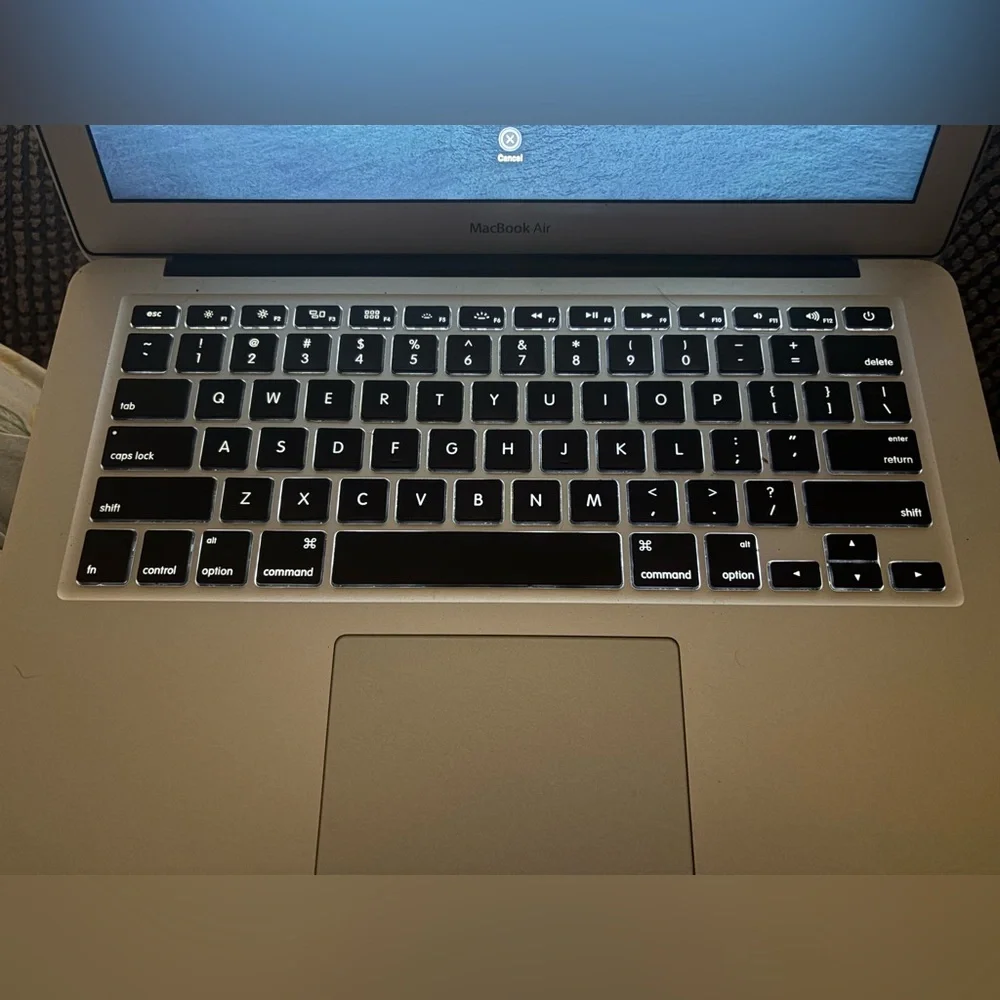 Apple MacBook in Sleek Silver